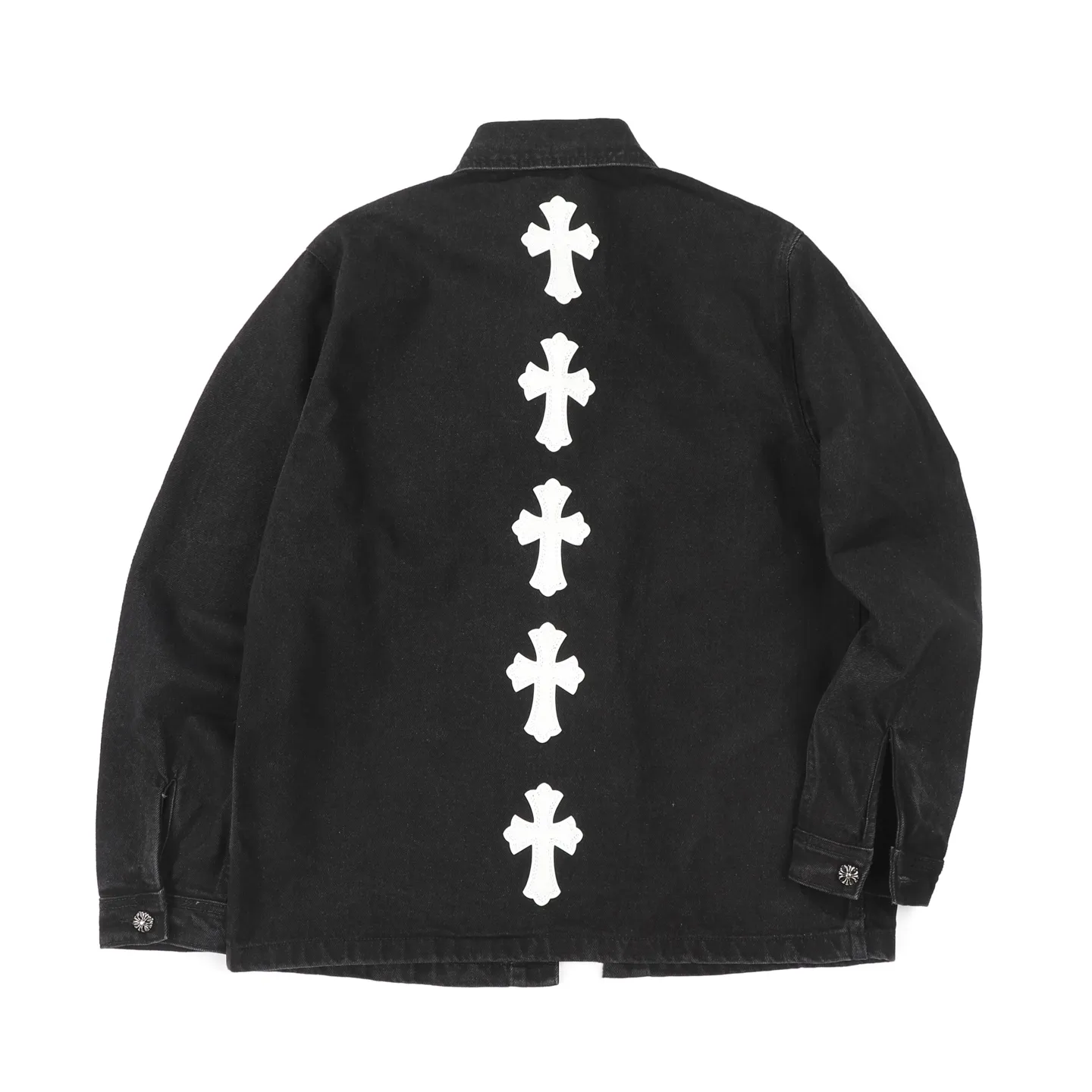 P260 Correct version (top replica) CH Chromehearts 23ss denim cross-leather black and white jacket denim jacket. A super versatile denim jacket that is breathable, comfortable and elegant! The entire garment is made of super heavy-duty workmanship and is made of denim denim fabric imported from Japan. After the finished product is washed, the loss rate is extremely high! The whole body is made with old craftsmanship and the upper body is stylish! The body has multiple crosses and leather logos sewn on it! Because of the old craftsmanship, everything from gold five to three marks has been re-made with new molds, 100% restored to the original craftsmanship! All the leather characters are laser-aligned. The leather difference is definitely not the same as that of the super-fiber leather on the market. This year’s new sheep leather is used. The finished embroidery guarantees the quality of the entire product❗ It took nearly two months of back-and-forth production to get a satisfactory effect. The various cutting designs really took a lot of effort to achieve a satisfactory experience! The same style for men and women, great for couples!   Color: black with white label Size: S M L